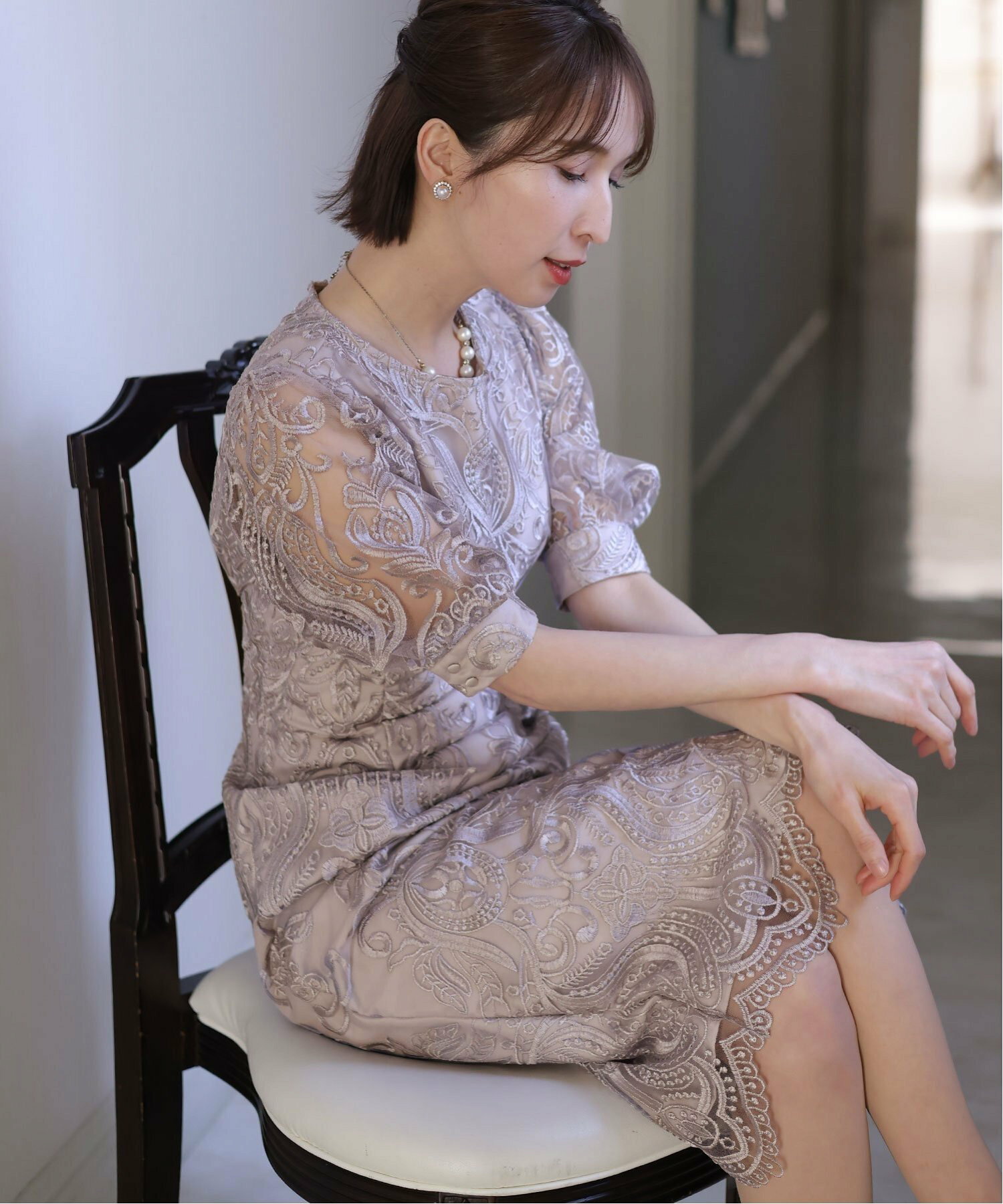 刺繍レースタイトシルエットドレス